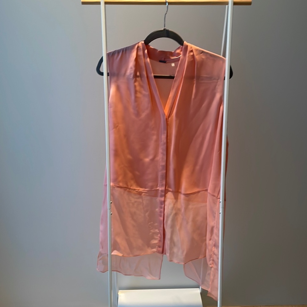 Pink silk sleeveless top. Size S/P (fits size 6 or 8)